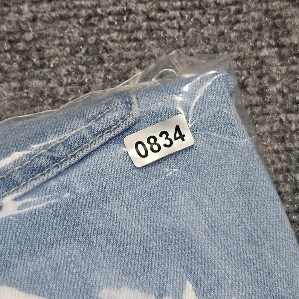 Levis Denim Shorts Womens 34 Light Blue Boyfriend Cut Off Frayed Casual Summer